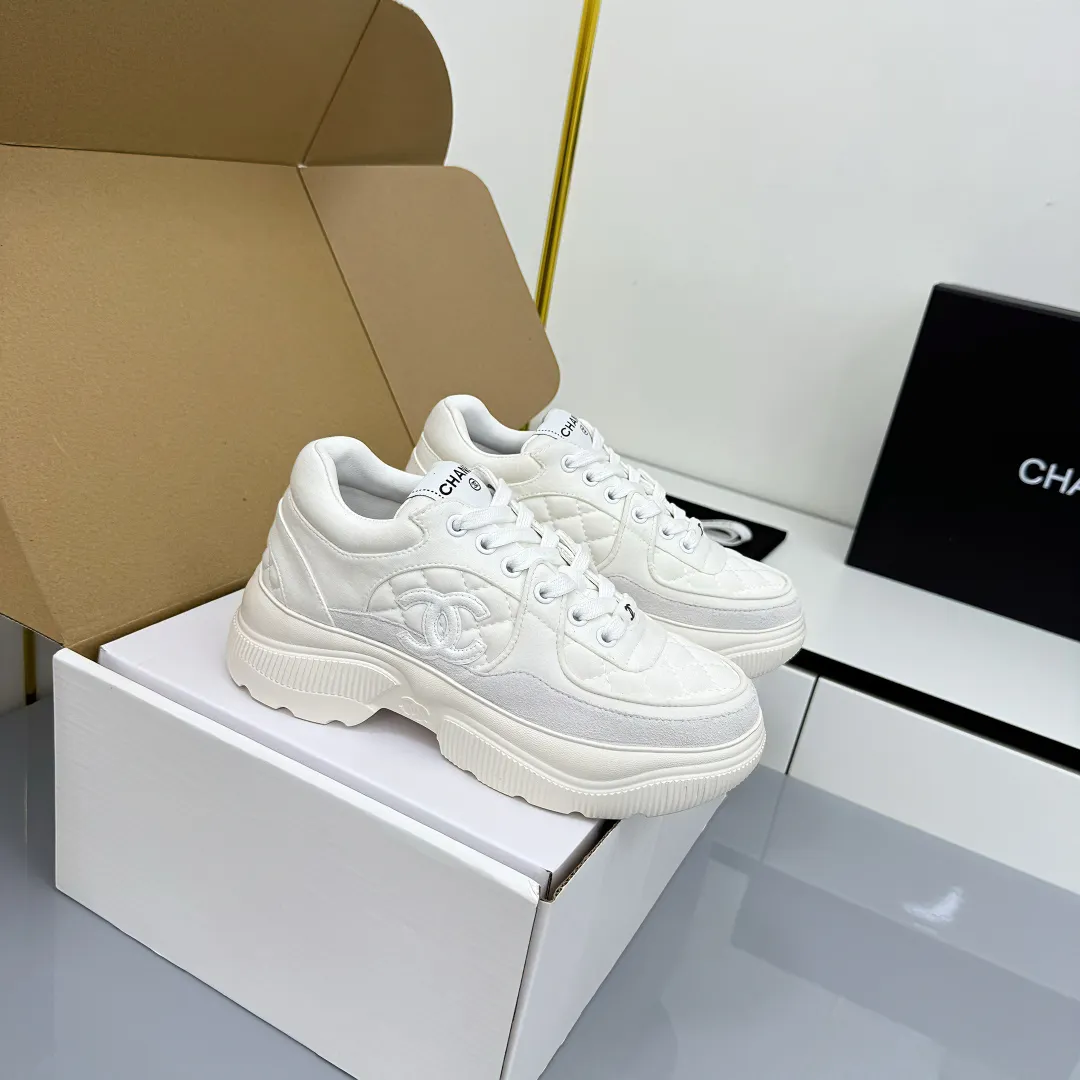 👟👟Ex-factory price 620👟👟 Chanel bread shoes ~ original calfskin panda shoes Chanel 25C latest hot style panda black and white sports shoes casual sneakers Xiaoxiang hot item classic black and white panda color coco girls must pay Fabric: original custom mixed sheepskin lining: original imported breathable mesh lining outsole: Original molded rubber + TPU combination Size: Women's 35-41